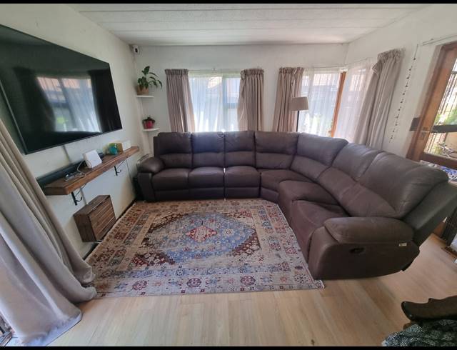 2 BEDROOM APARTMENT FOR SALE IN GLENVISTA
